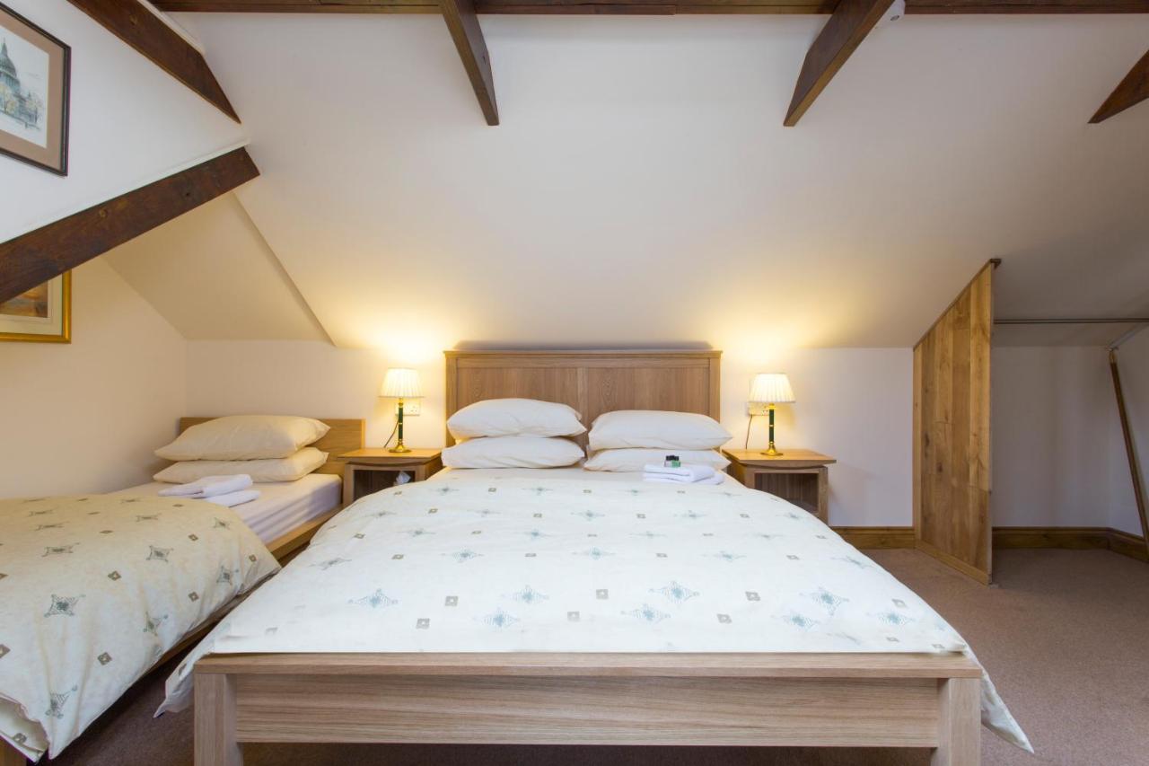Oakwood Bed And Breakfast Heathrow Hillingdon Exterior foto